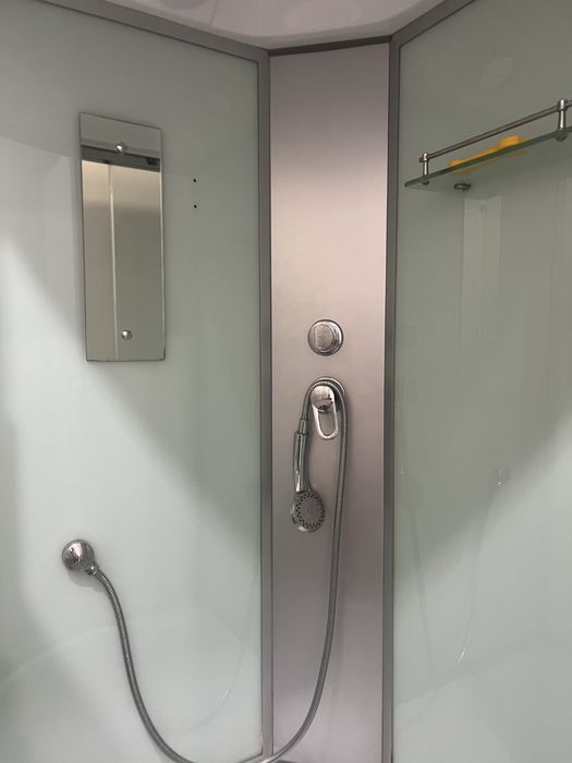 Душ кабина с высоким поддоном