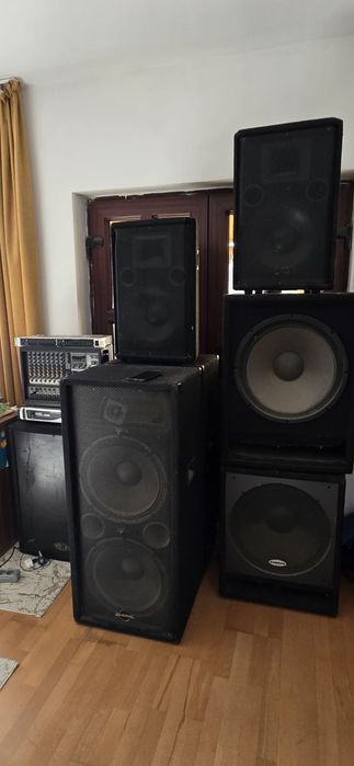 Vind boxe profesionale cu mixer si statie pret 5500