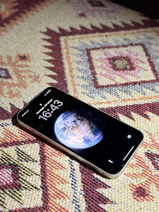 iPhone 13 белого цвета
