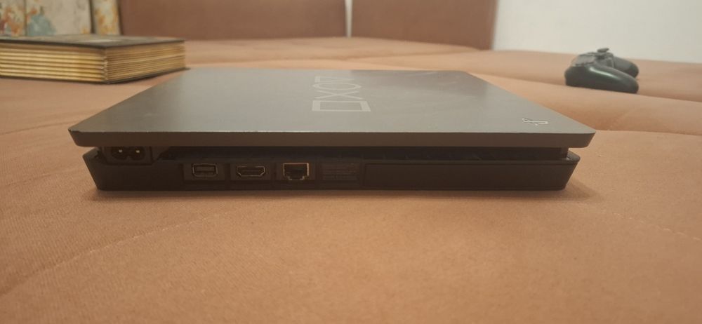 Playstation 4 slim, 1 tb + un controller