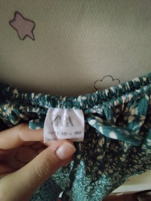 Зелёное платье с цветочками