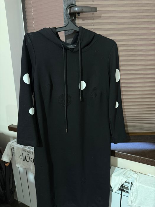 Платье с копюшеном