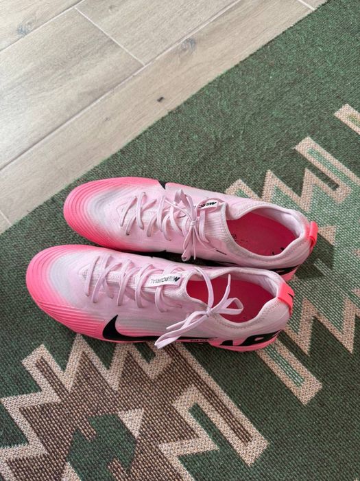 Кроссовки Nike для футбола