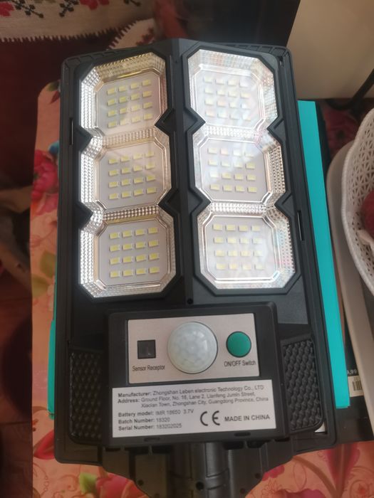 Lampa solara pe leduri