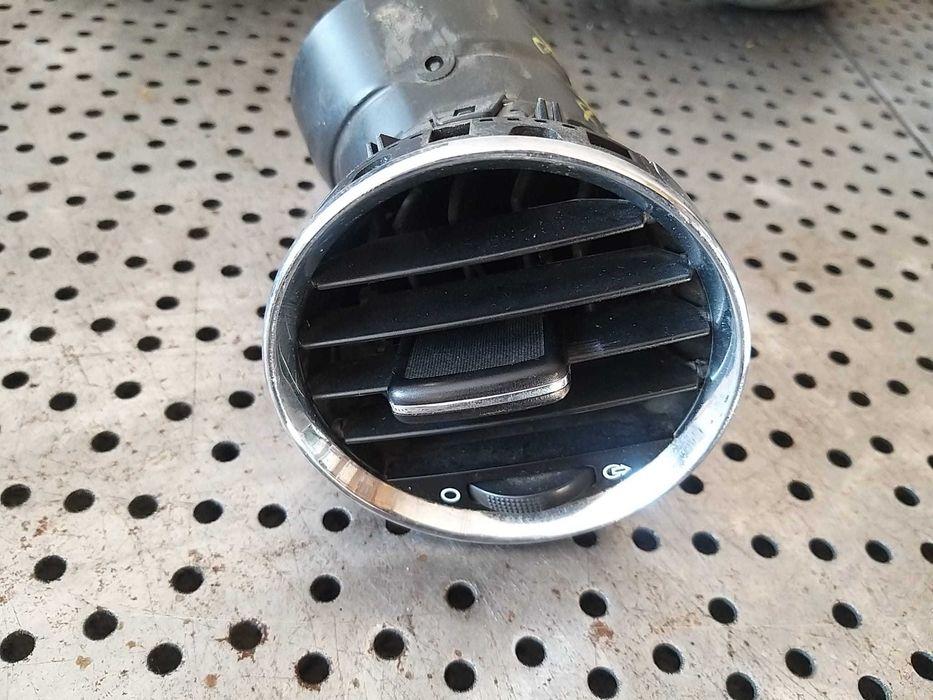 Grila ventilatie bord dreapta peugeot 308 1 4a 4c 305040