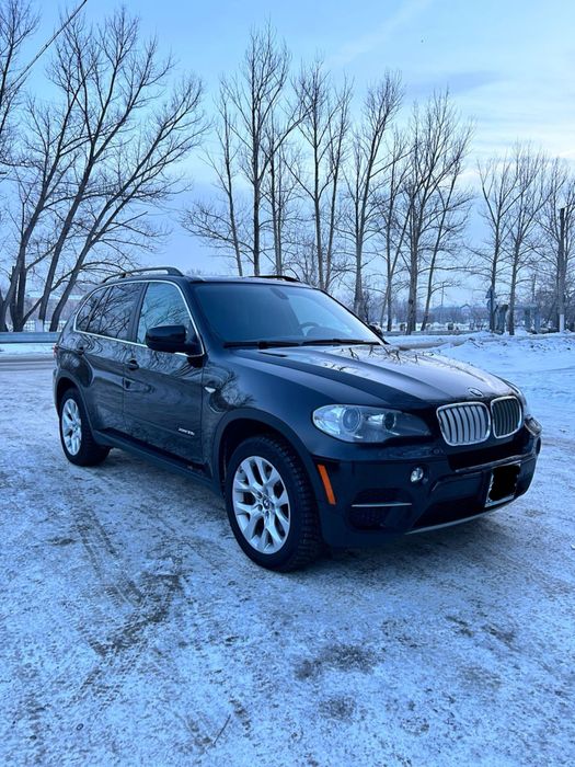 Машина BMW x5 2013 года