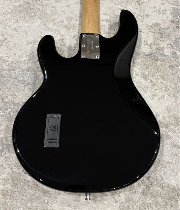 Music Man StingRay 4 USA (2017) | Black | Maple | Оригинал