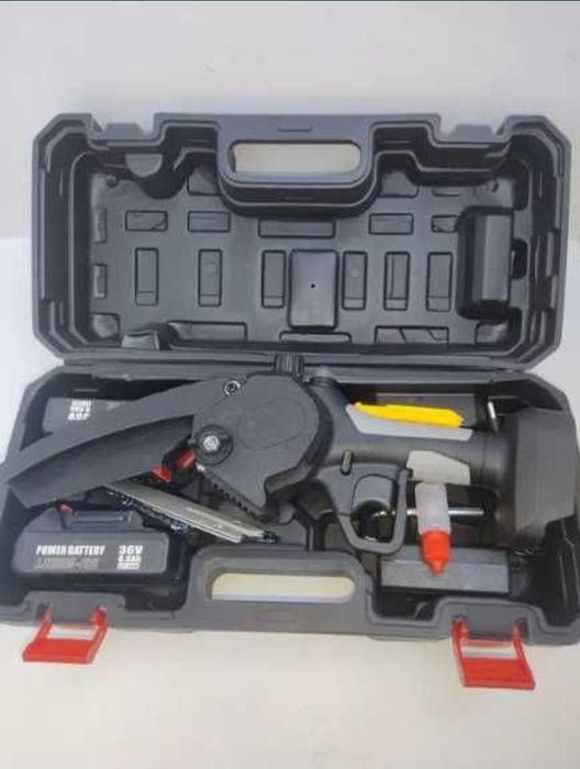 Акумулаторен мини трион за клони и храсти