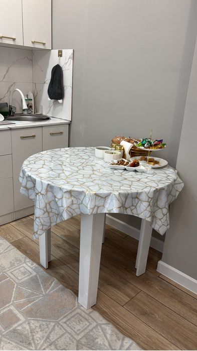 Продам стол круглый кухонный 90/90
