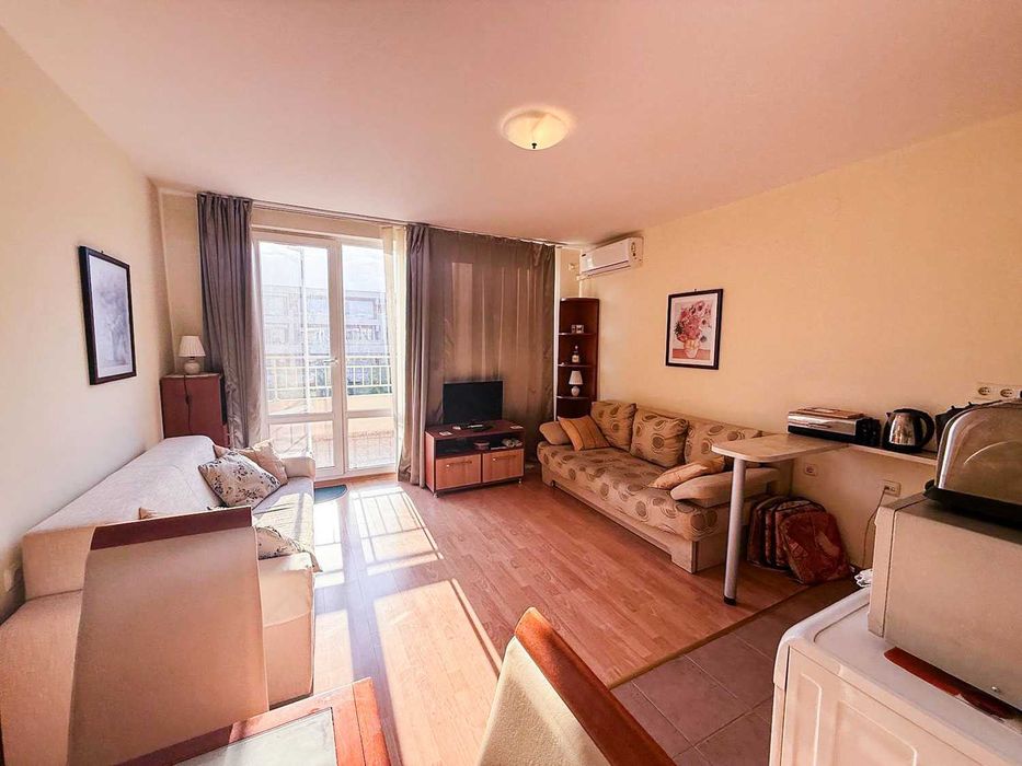 Продава се Двустаен апартамент в к.к. Слънчев бряг - 65 кв.м за 1054 €/кв.м - Снимка #1