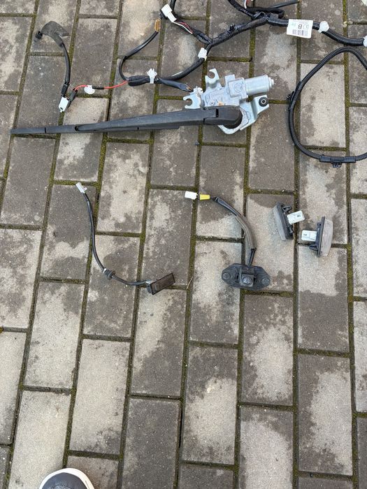 Elemente hayon nissan leaf 2, spoiler luneta , masca , camera,