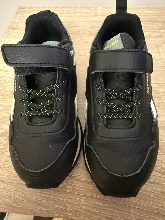 Продавам два чифта детски кожени маратонки Reebok и Adidas, 26 и 26.5