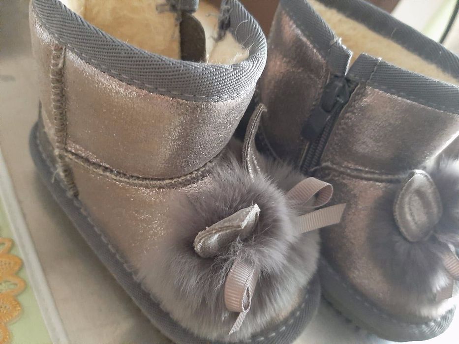 Продам сапожки девочковые