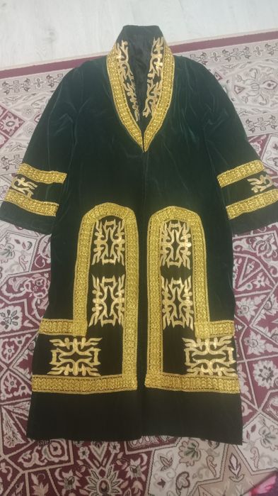 Национальная костюмы,мужской чапан