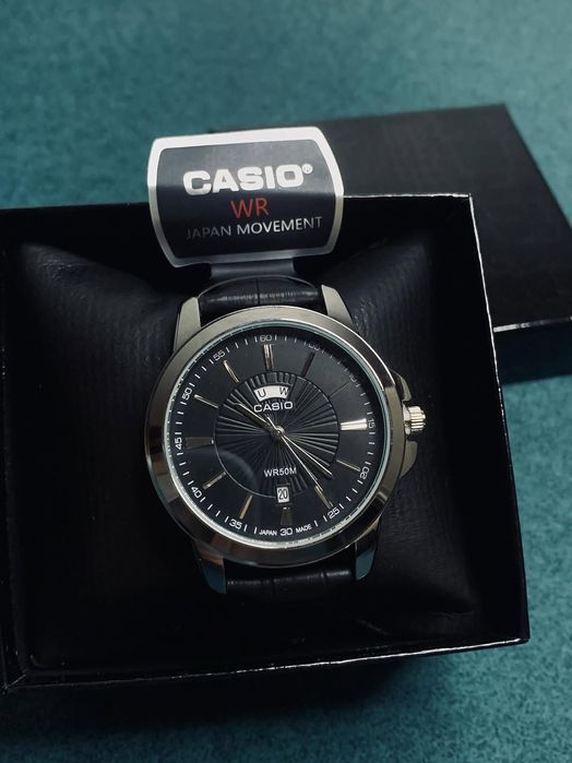 Продам часы новые с коробкой