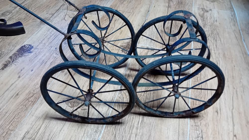 Голяма  метална  количка