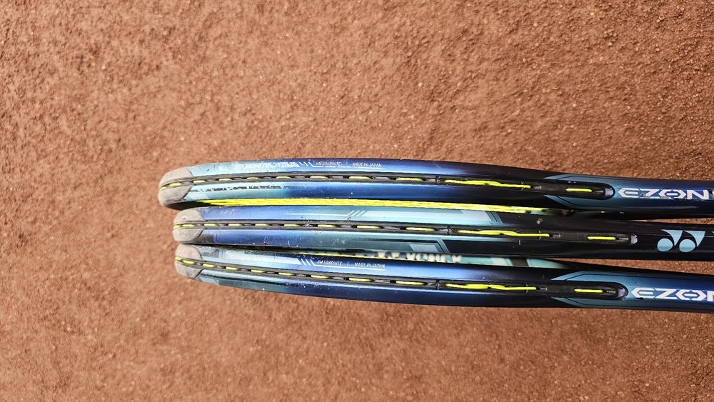 Vand 3 rachete yonex e zone 100l 285grame