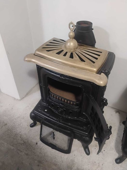 Vand soba si semineu din fonta