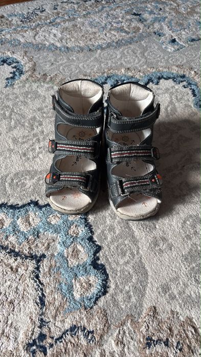Продам детскую обувь