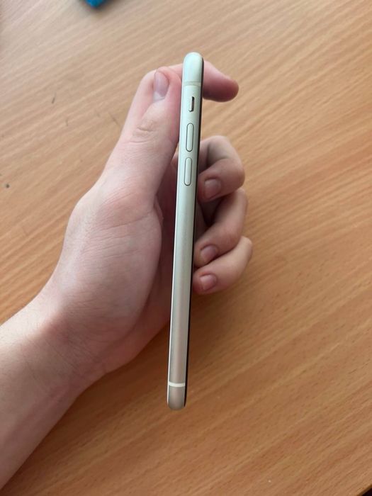 Продам айфон 11