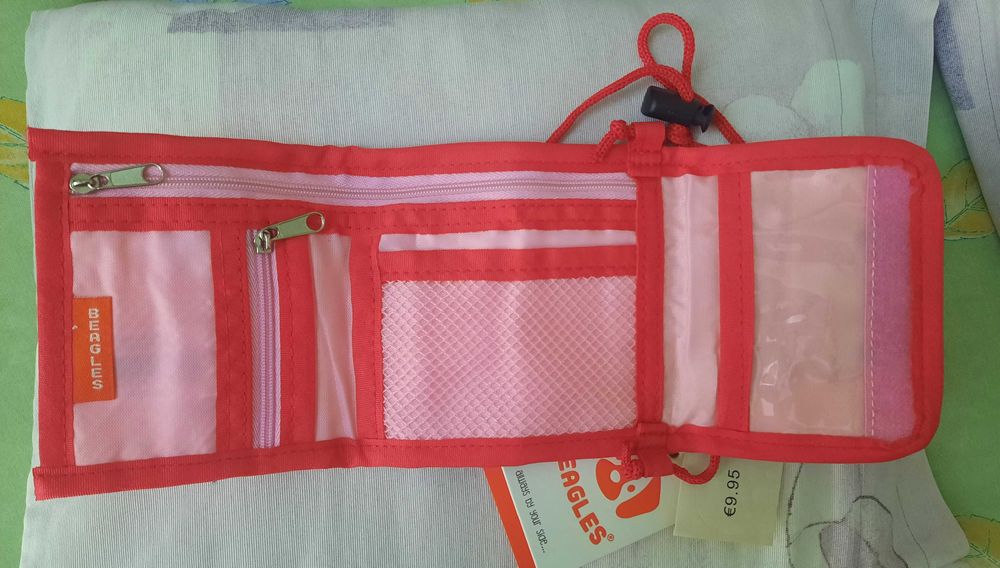 Чисто нови детски портмонета