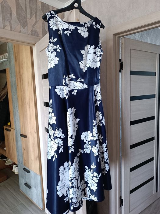 Платье миди продам