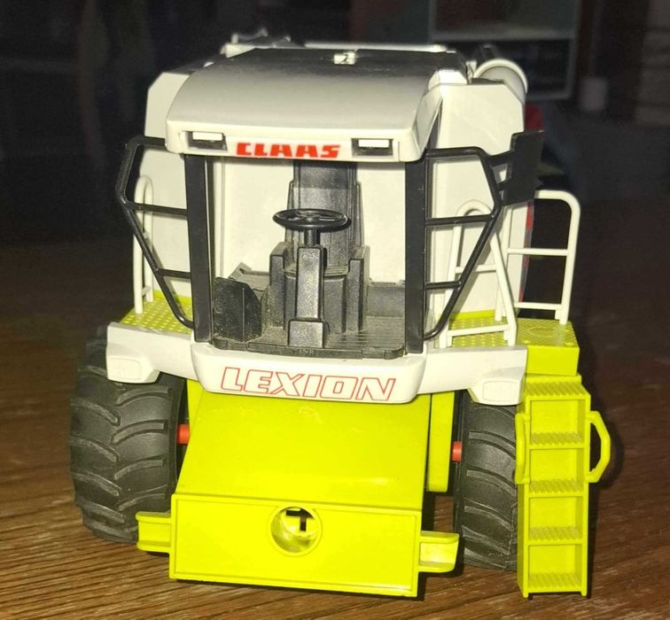 Комбайна Class Lexion