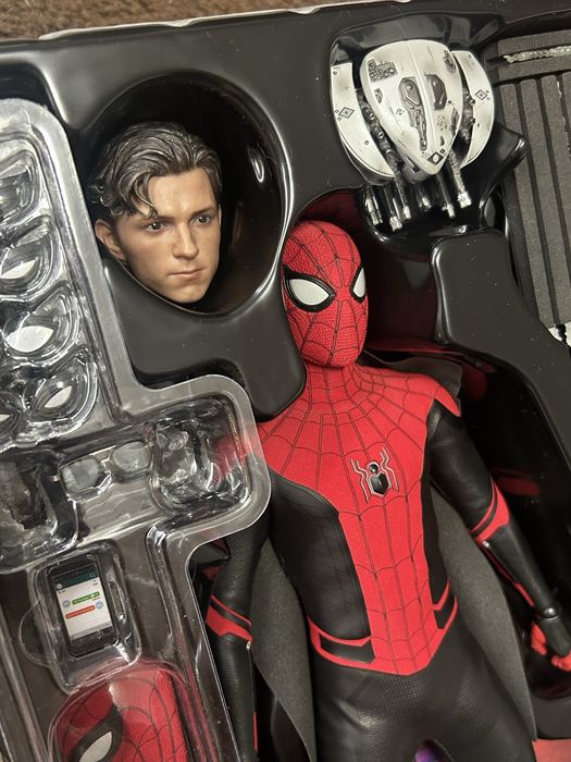 Hot toys spider-man upgraded suit far from home