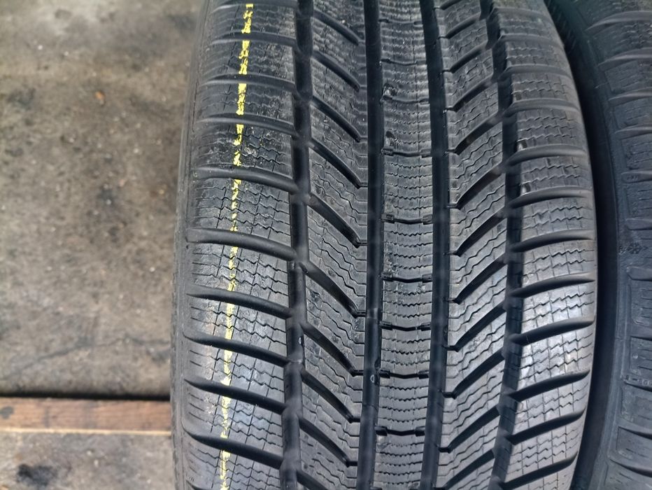 2 anvelope de iarna ca si noi Continental 255/45 R20 dot 3422