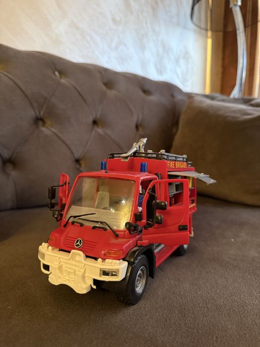 Dickie Toys Mercedes Benz Unimog Fire Engin