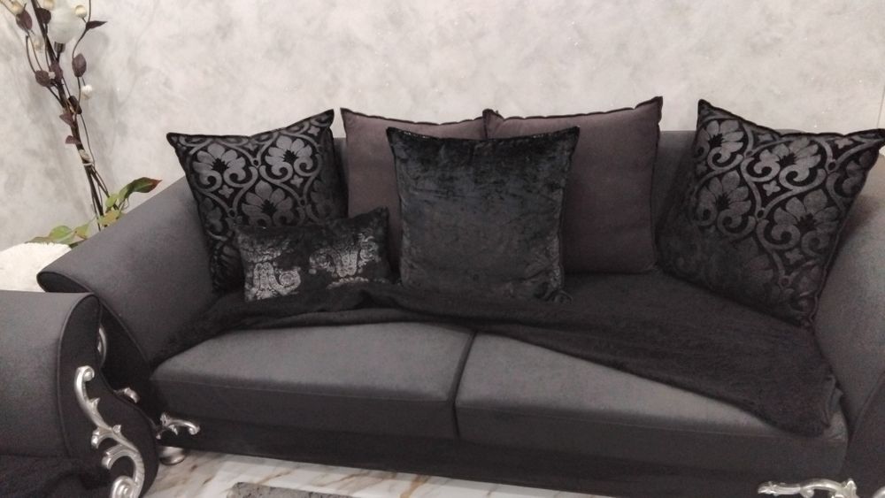 Холна Гарнитура плюс два фотьойла и 16бр възглавници