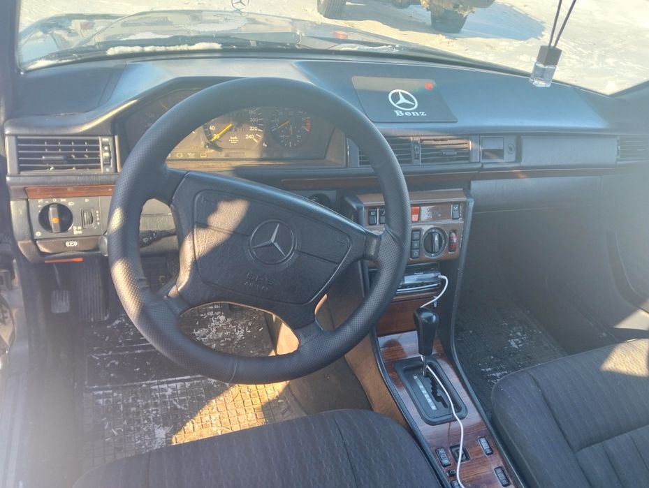 Мерседес бенс Е 300