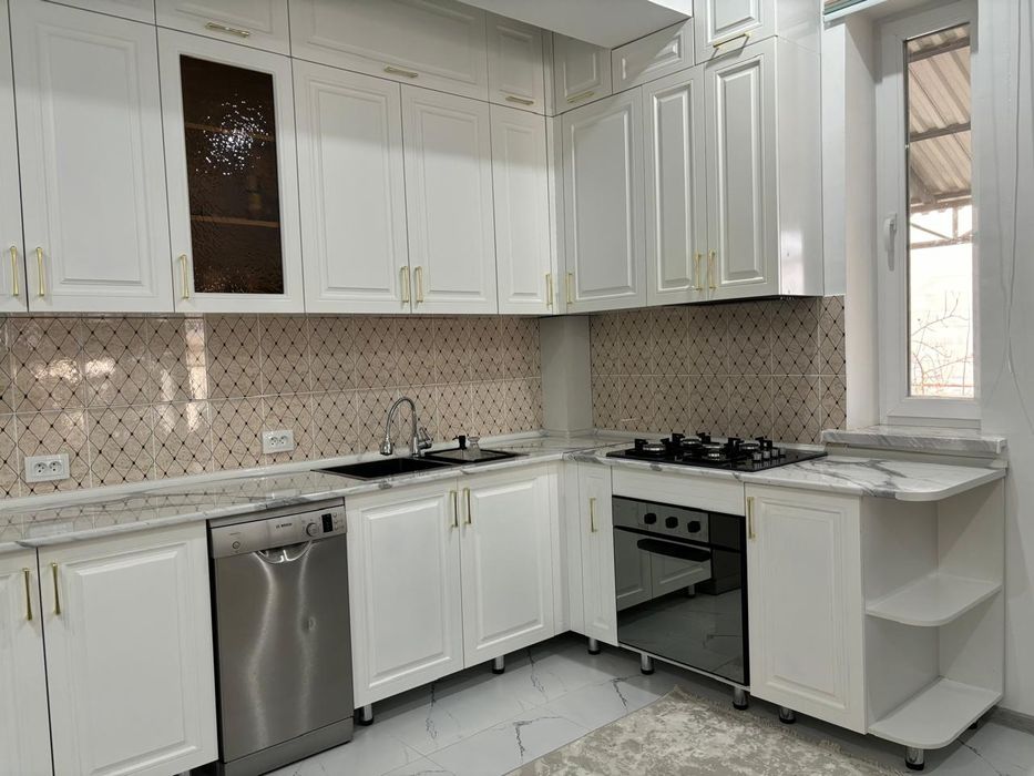 Продам кухонный гарнитур с техникой