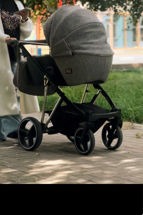 Продам коляску с двумя блоками