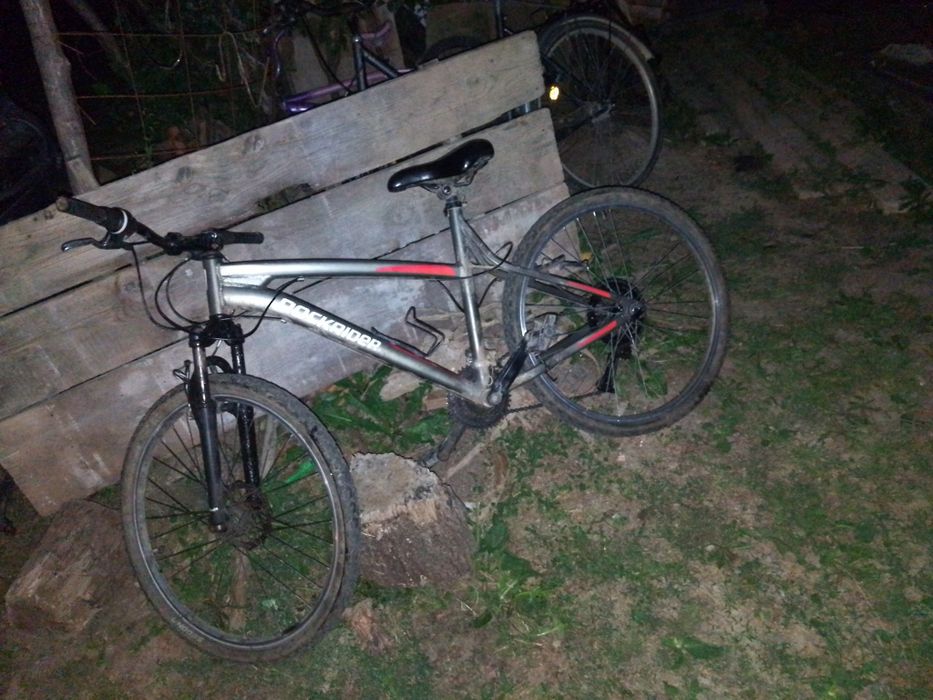 Bicicleta cu 27 de viteze și suspensie de calitate