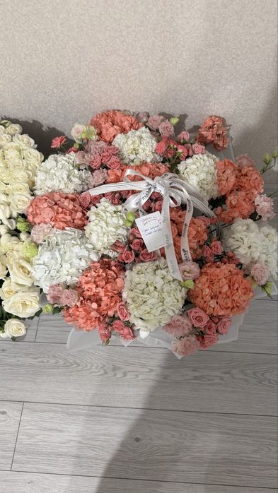 Продам цветы в корзине,свежие
