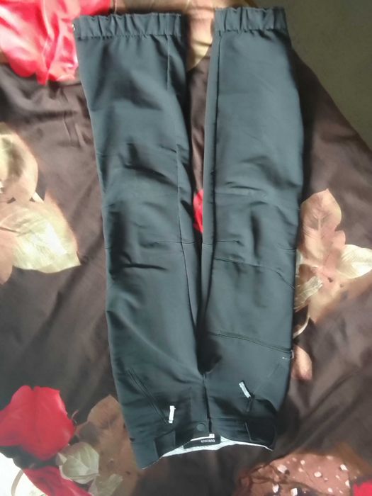 Pantaloni de schi!Vârstă 8-10 ani, ca nou, material super!