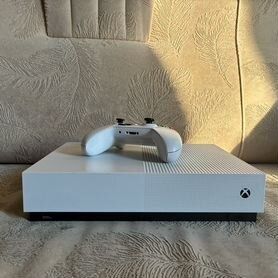 Продаю Xbox one  два геймпада.