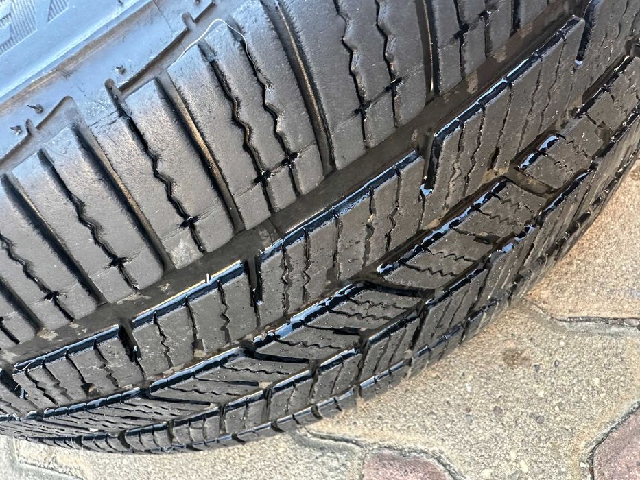 Cauciucuri Bridgestone 225 50 R18 RFT Runflat Iarna M+S in stare exceptionala - se vand pentru ca am vandut masina