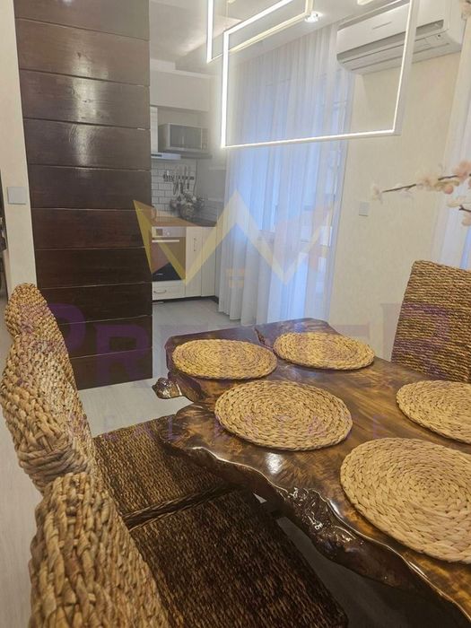 Дава се под наем Тристаен апартамент в Варна, Център - 100 кв.м за 1600 € - Снимка #2