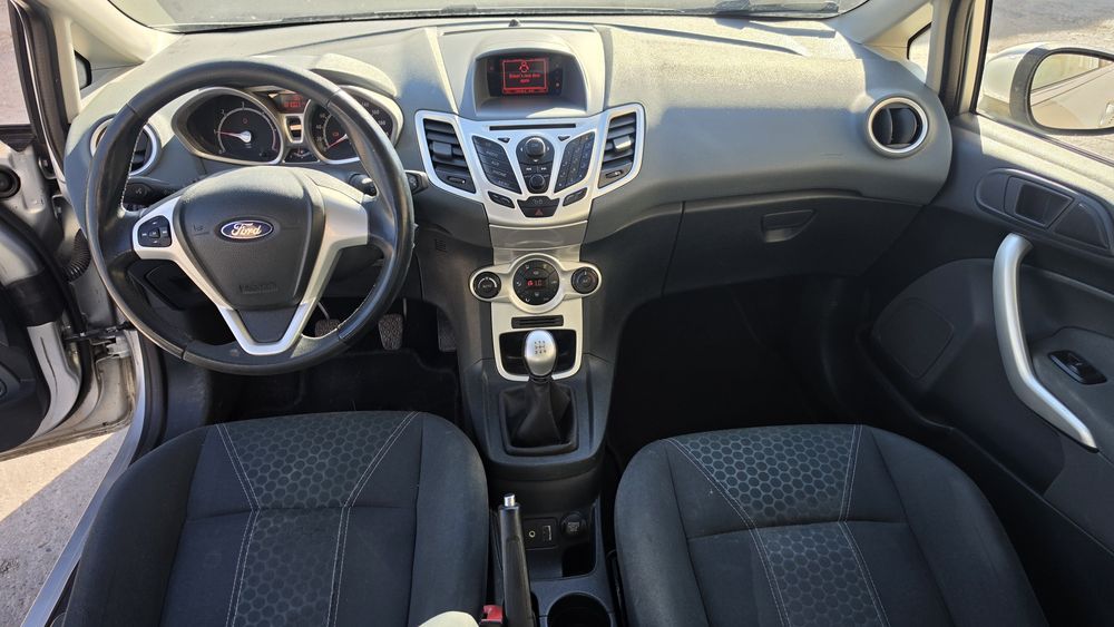 Ford fiesta titanium 1.6 euro 5