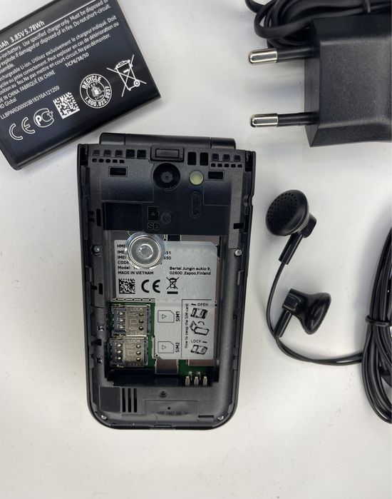 o’sha Afsonaviy Nokia 2720 madel Yangi knopkali Telefon 2ta sim karta