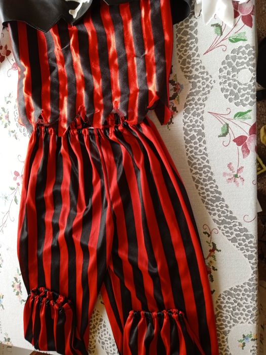 Costum carnaval serbare , pirat