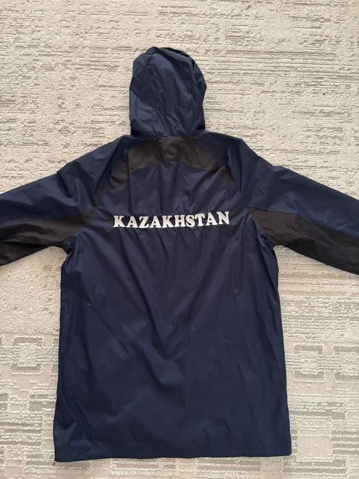 Продам ветровку KAZAKHSTAN