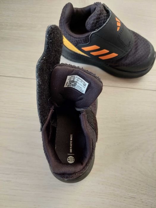 Маратонки Adidas 22 номер