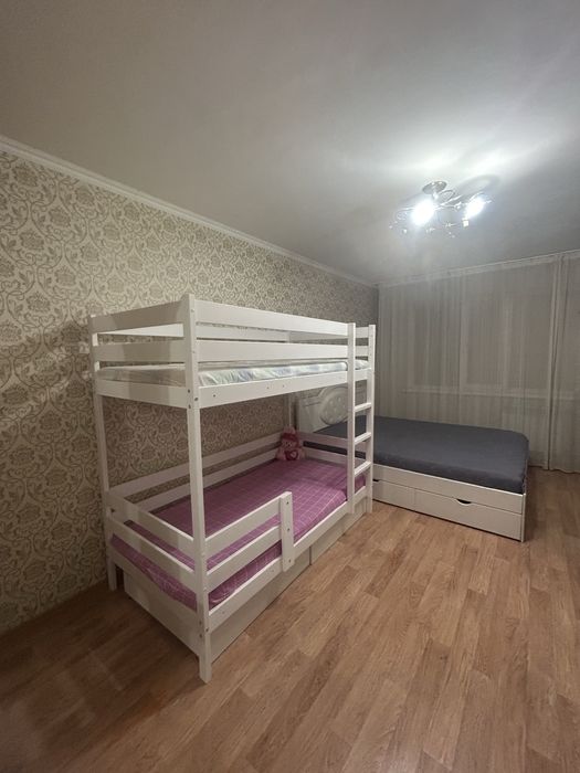Продам двухъярусную кровать в отличном состоянии , с двумя ящиками