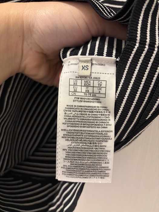 Rochie Guess XS, neagră cu dungi albe
