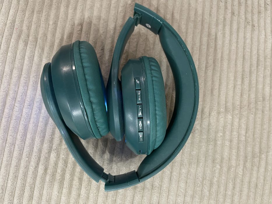 Продам наушники беспроводные в отличном рабочем состоянии