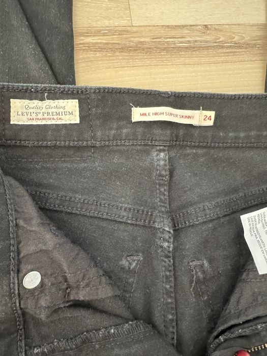Дамски дънки Levi’s нови!!!