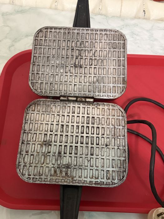 Продам вафельницу советскую